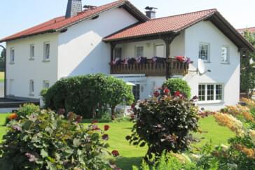 Monteurzimmer in Herbstein - Monteure willkommen ab 17 Euro pro Person/Nacht   Ferienwohnung  Rita Liese