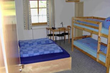 Monteurzimmer in Erlbach, Kr. Altötting - Huberhof - Gasthaus  Café  Pension  Biergarten  Bauernhof