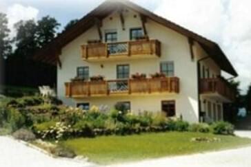 Monteurzimmer in Haselbach bei Mitterfels - Ferienwohnung Erlebnisbauenhof Frankl