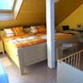 Doppelzimmer mit Kinderbett