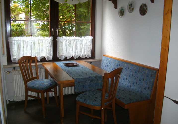 Essecke mit Gartenblick