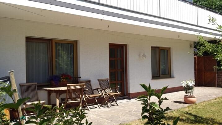 Eingang mit Terrasse