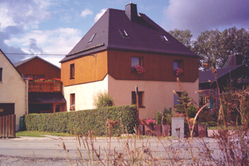 Monteurzimmer in Schwarzenberg-Bermsgrün - Apartment mit Balkon - 2 Zimmer, Teeküche, Bad