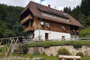 Monteurzimmer in St. Märgen - Ferienwohnung Scheuerhalterhof bei Freiburg