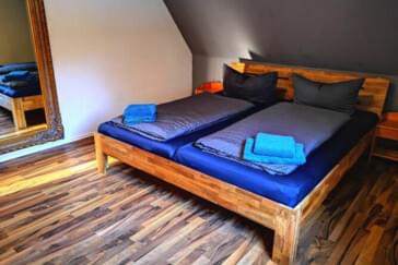 Doppelbett im Schlafzimmer