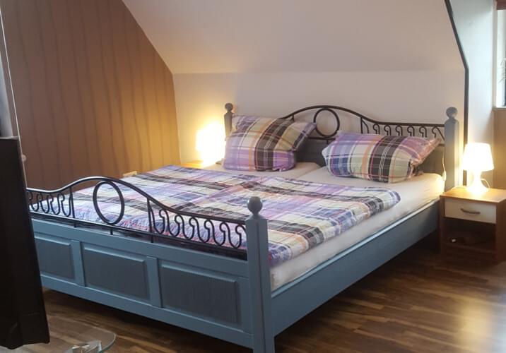 OG, Schlafzimmer mit TV