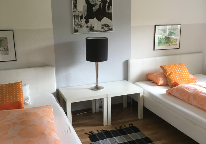 2 Betten im Schlafzimmer 1. Wo