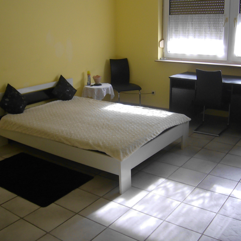 Monteurzimmer in Homburg - 1 ZKB abgeschlossene Wohnung in EG MFH