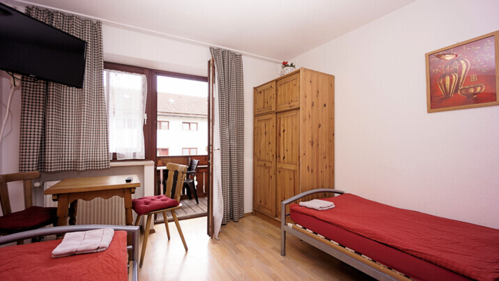 Zweibettzimmer mit eigenem Bad