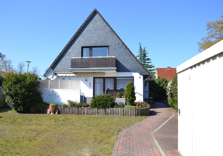 freistehendes Haus mit Garten