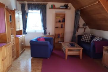 Monteurzimmer in Enkenbach-Alsenborn - Silvia Kretner gemütlich möblierte Dreizimer- Landhauswohnung