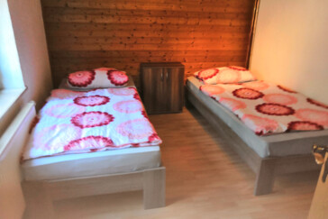 Monteurzimmer in Schöllnach - Ferienwohnung 100m2, 3 Schlafzimmer, Küche, Bad, Balkon