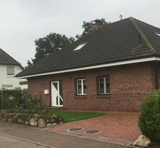 Haus mit 2 Stellplätzen auf de