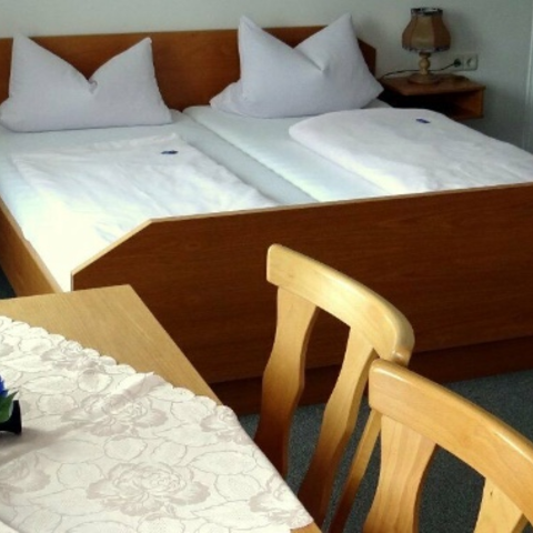 Monteurzimmer in Hausheim - Pension/Gasthof Zum Ross