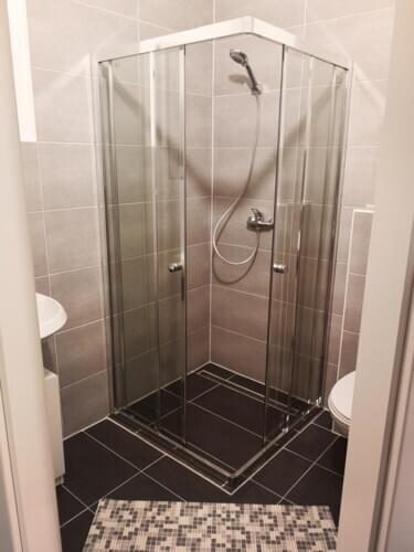 eigenes Bad im Zimmer EG