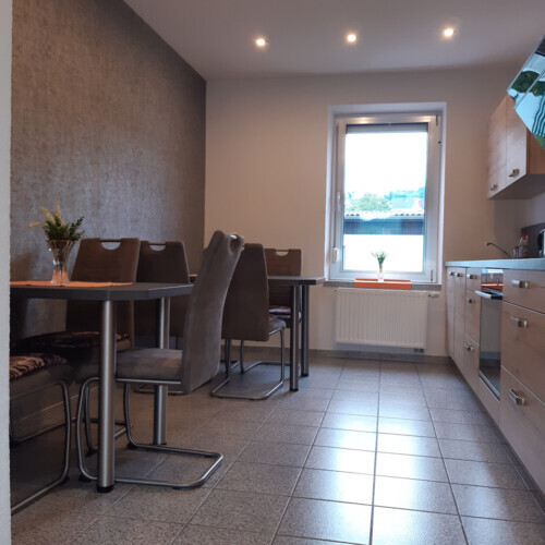 Küche mit Essbereich
