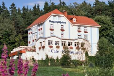 Monteurzimmer in Halsbrűcke - Hotel Bergschlösschen