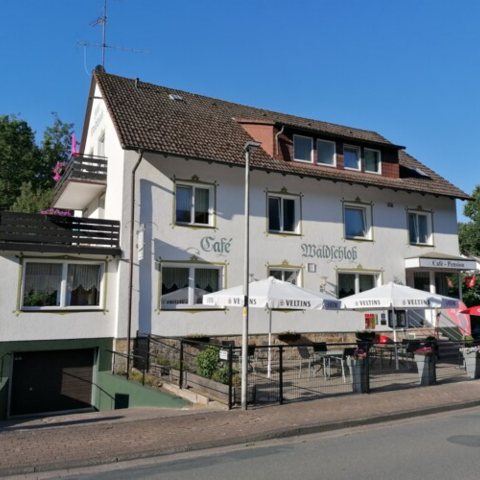 Monteurzimmer in Holzminden / Neuhaus - Pension Waldschloß - Holzminden
