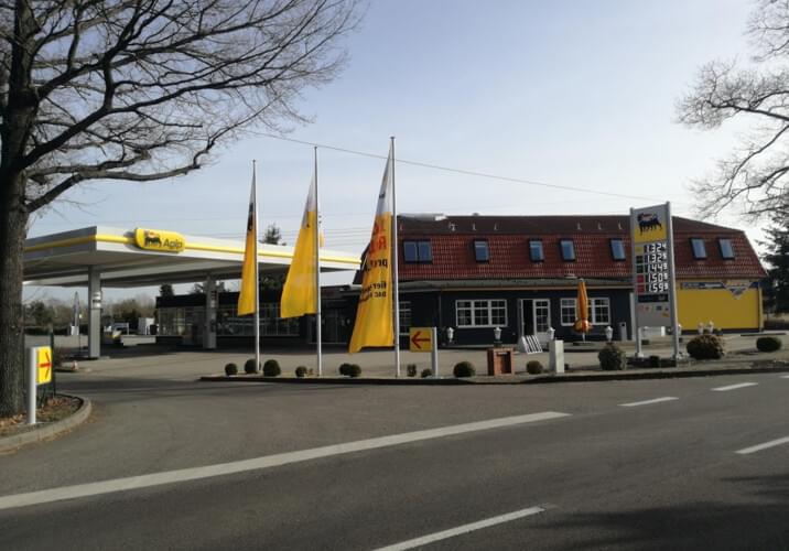 Hauptansicht Tankstelle/Pensio