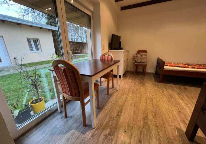 Eingang-Garten mit Terrasse