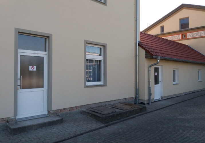 Leichte Anfahrt am Bahnhof mit