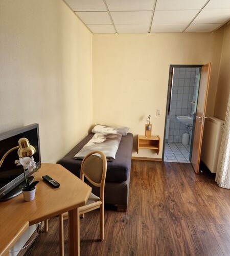 Einzelzimmer mit eigenem Bad