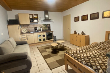 Monteurzimmer in Asslar-Bermoll - Neu renoviertes Studio-Apartment in ruhiger Wohnlage mit privatem Parkplatz und Freisitz