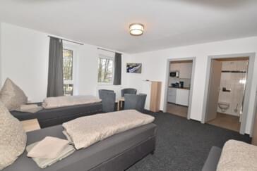 Drei Bett Zimmer 