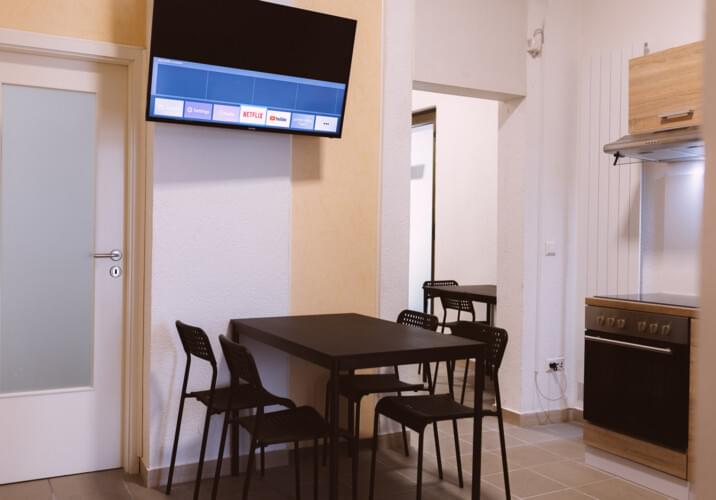 Küche vollausgestattet mit TV