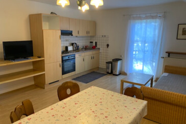 Fewo XL  - Wohnküche mit Sofa