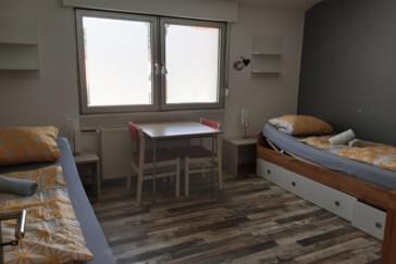 Doppelzimmer mit Kühlschrank u