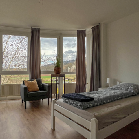 Monteurzimmer in Weinstadt - TOP MONTEURWOHNUNG FÜR 1-9 PERS. IN WEINSTADT, 4 SCHLAFZIMMER, GETRENNTE BETTEN