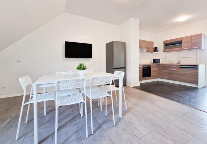 Küche mit Spülmaschine 