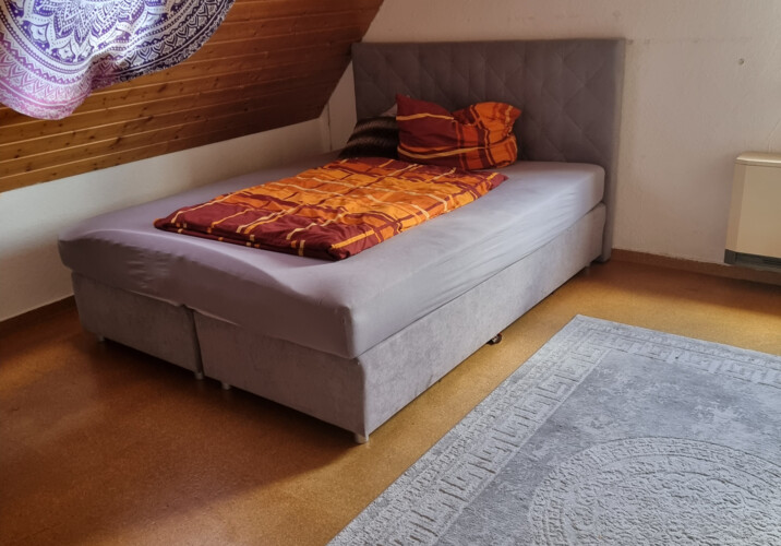 Schlafzimmer 1