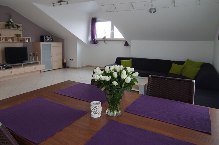 Essbereich und Wohnzimmer