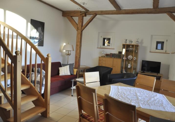 Wohnzimmer mit Ausziehcouch