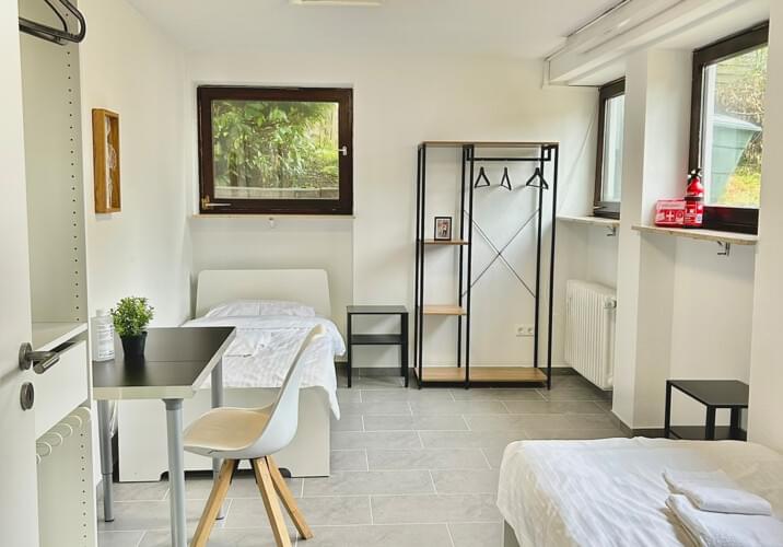 Schlafzimmer mit Arbeitsbereic