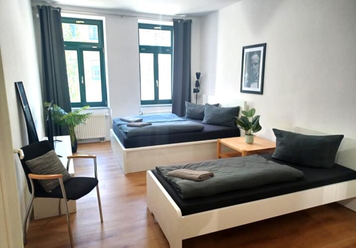 Schlafzimmer mit 2x Einzelbett