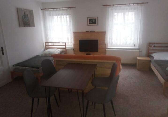 Mehrbett- Schlaf-/Wohnzimmer