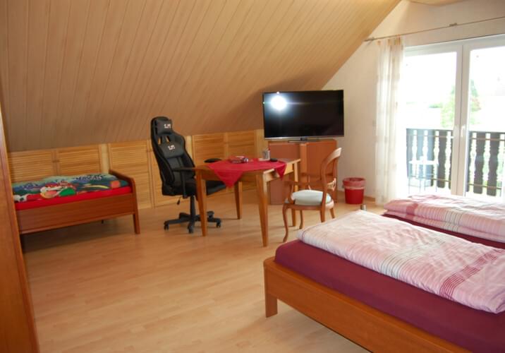 Schlafzimmer "ROT" OG