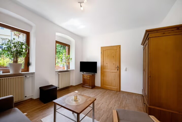 Wohnzimmer mit Schlafsofa 