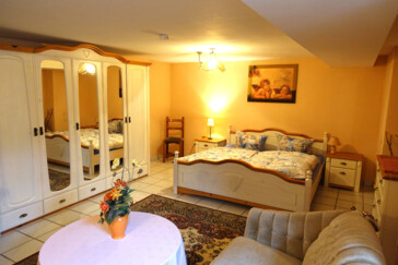 Monteurzimmer in Rudelzhausen - Sehr großzügige Monteurwohnung: 3 Schlafzimmer, perfekt für Teams, großer Parkplatz, alles da was man braucht