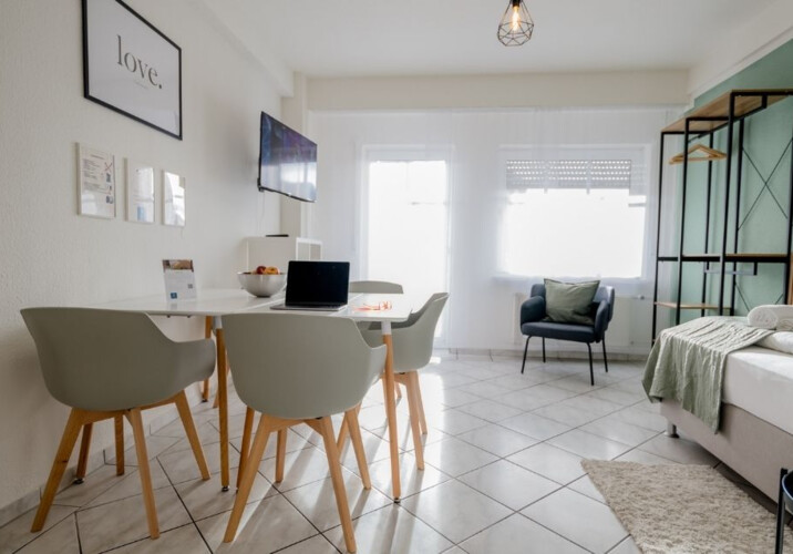 EG, voll ausgestattete Küche