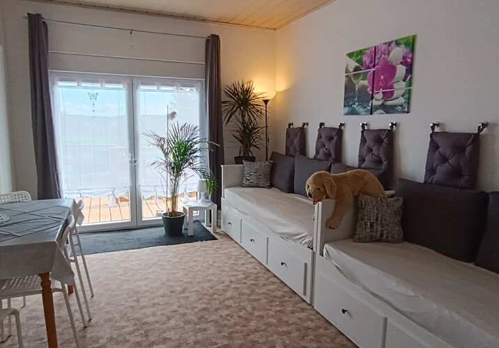 Wohnzimmer mit Terrasse