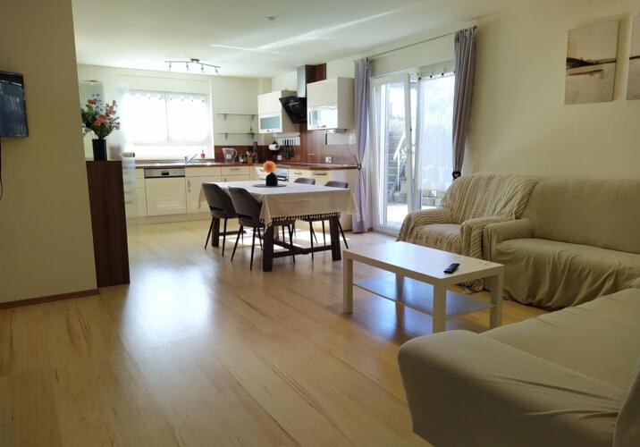 Wohn-, Esszimmer, Küche