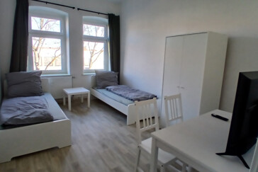 Schlafzimmer Schrank & Tisch