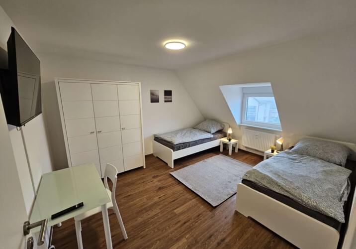 Schlafzimmer 1
