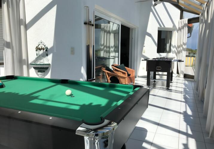Wintergarten mit Billardtisch 