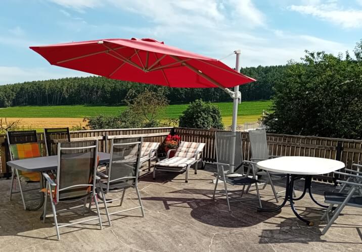 Terrasse zu den Ferienwohnunge