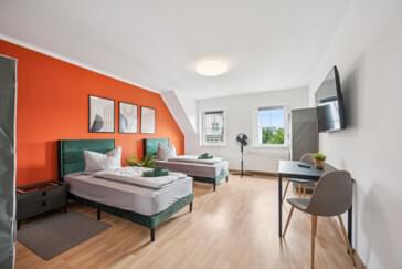 Schlafzimmer mit Smart TV 50"